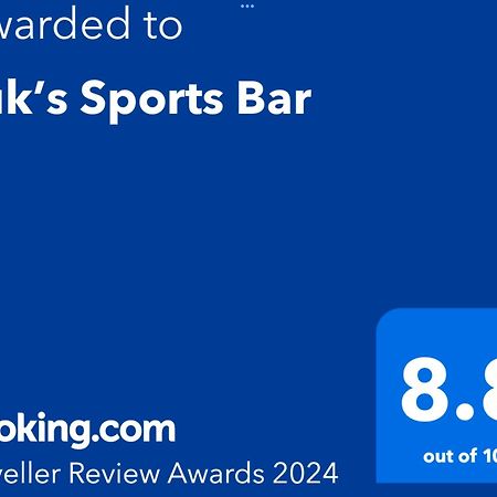 ホテル Tuk'S Sports Bar パッタヤー エクステリア 写真