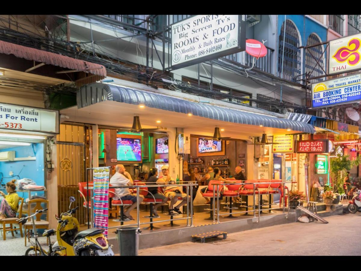 ホテル Tuk'S Sports Bar パッタヤー エクステリア 写真